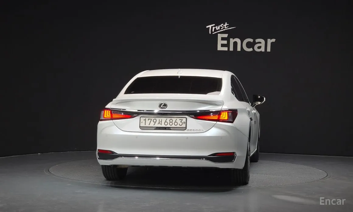 Фото 4 - Lexus ES