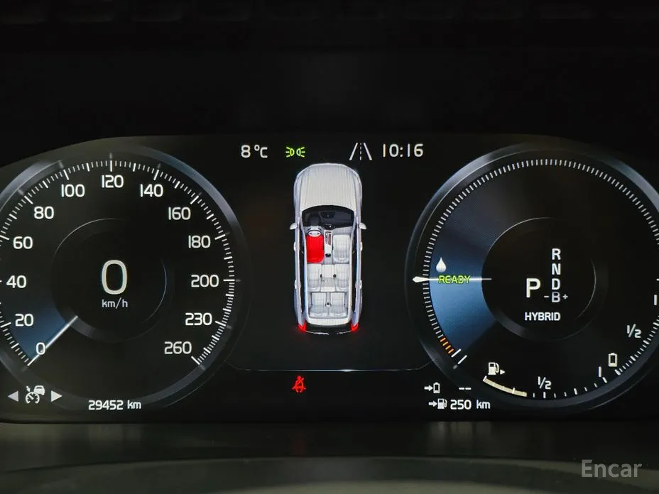 Фото 8 - Volvo XC90