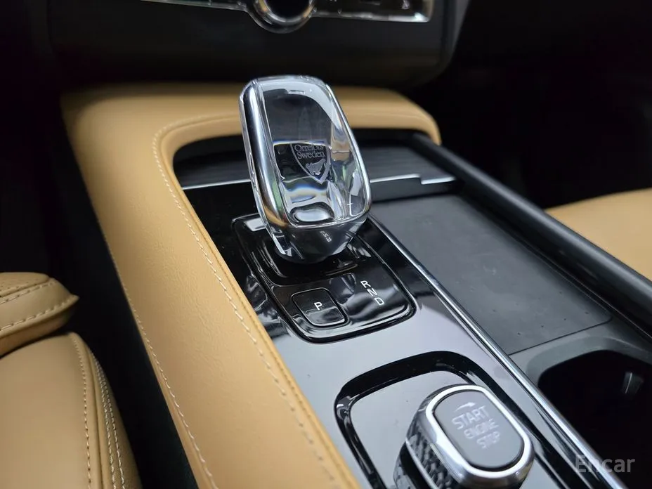 Фото 9 - Volvo XC90