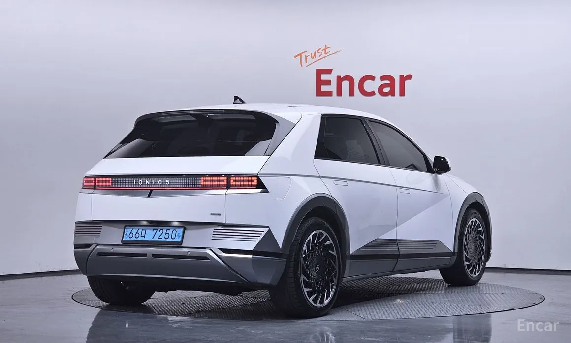 Photo 2 - Hyundai Ioniq 5