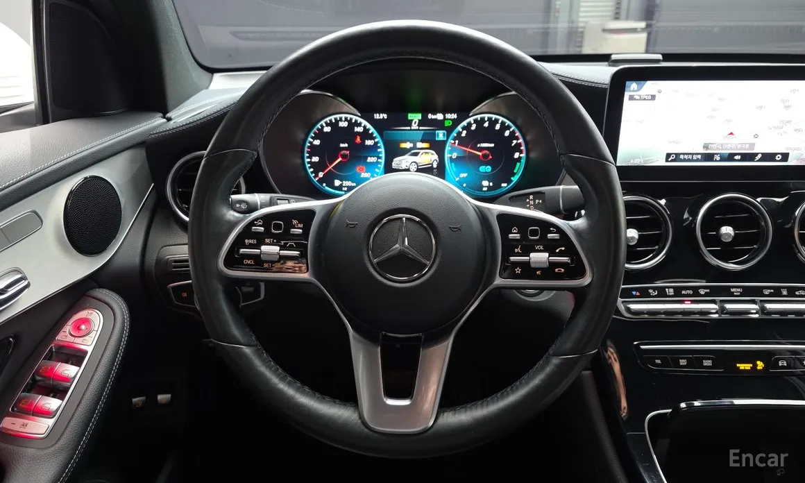 Фото 13 - Mercedes-Benz GLC-Class