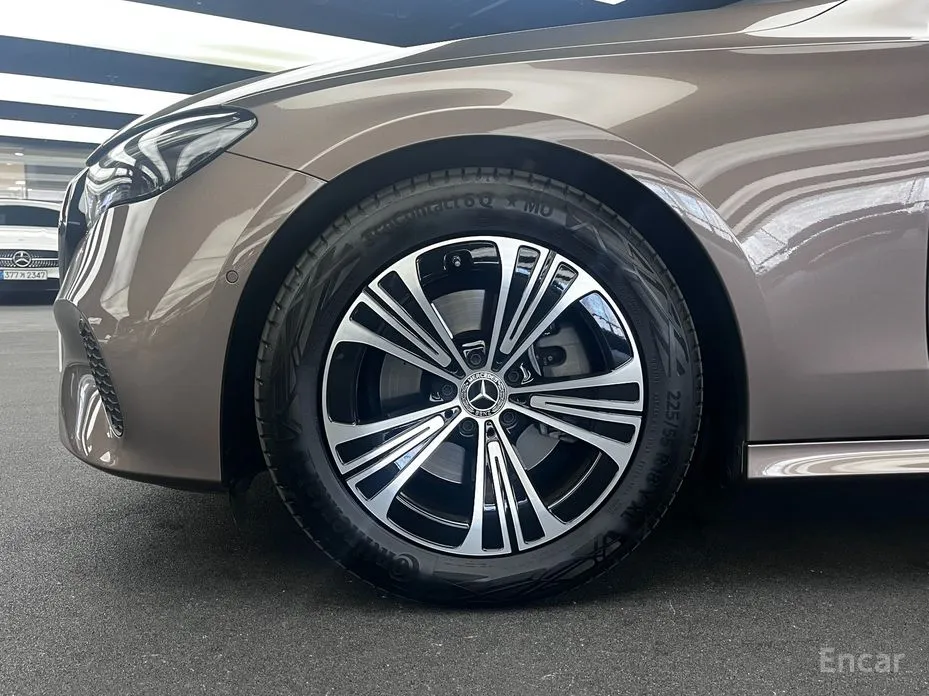 Фото 5 - Mercedes-Benz E-Class