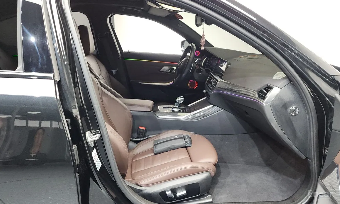 Photo 11 - BMW 3 Series