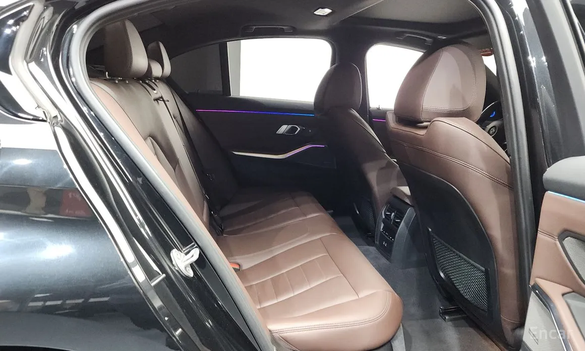 Photo 12 - BMW 3 Series