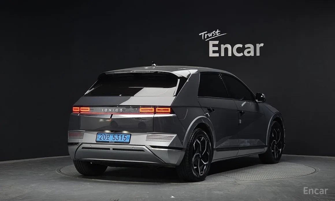 Фото 2 - Hyundai Ioniq 5