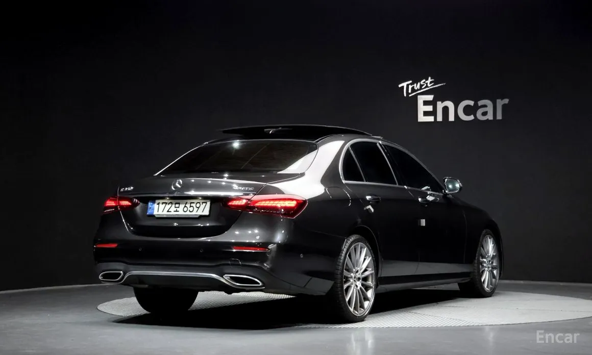 Фото 2 - Mercedes-Benz E-Class