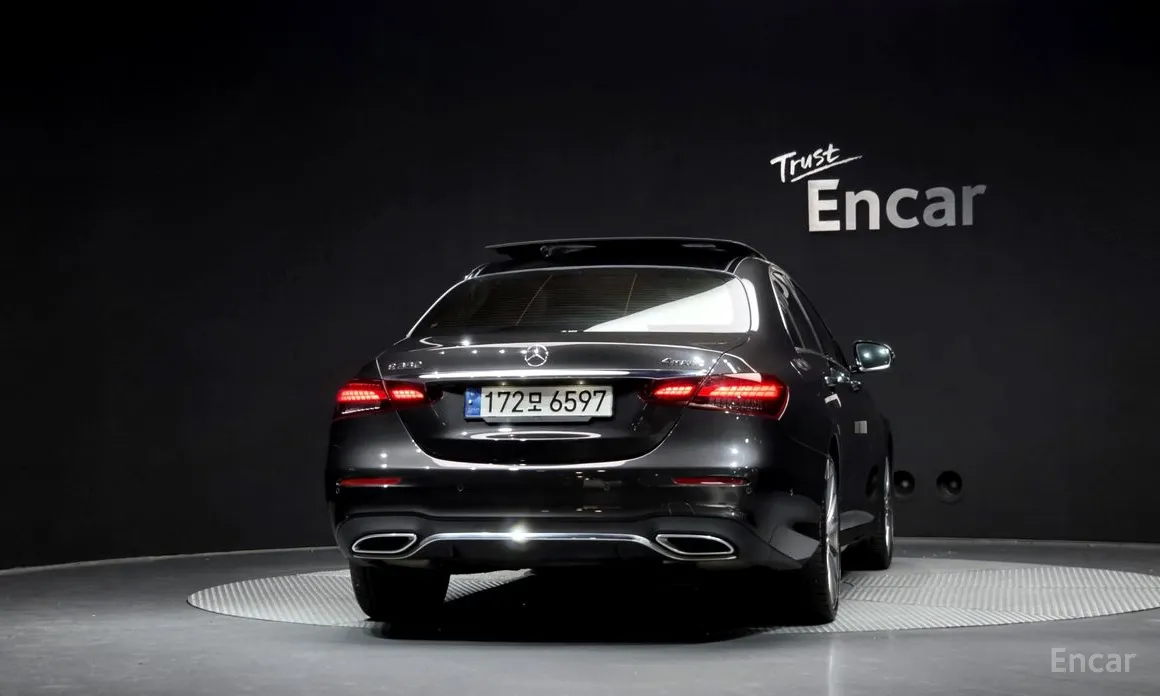 Фото 4 - Mercedes-Benz E-Class