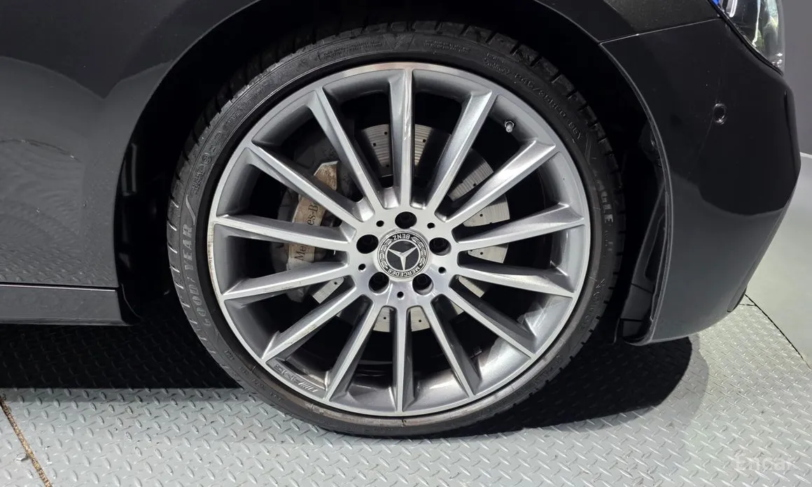 Фото 5 - Mercedes-Benz E-Class