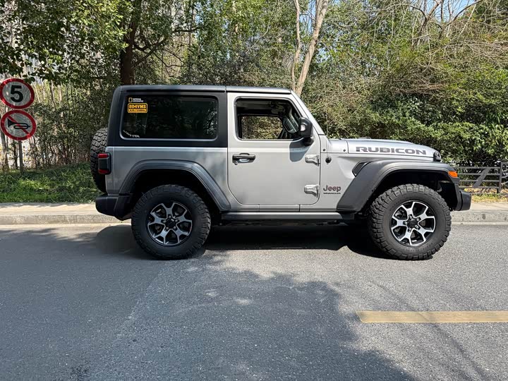 Фото 2 - Jeep Wrangler