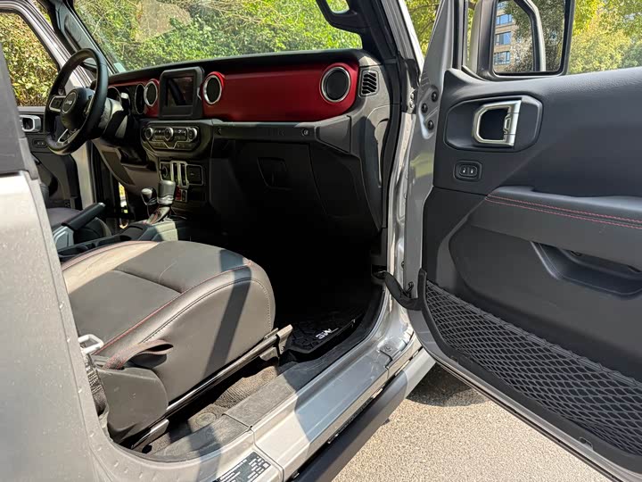 Фото 7 - Jeep Wrangler