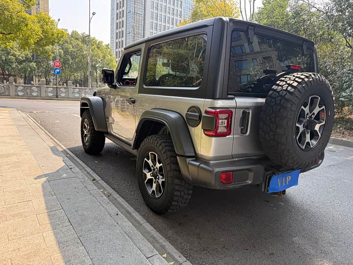 Фото 9 - Jeep Wrangler