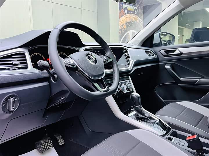 Фото 8 - Volkswagen T-Roc