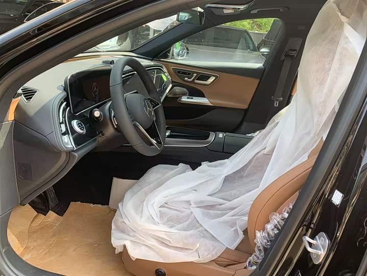 Фото 5 - Mercedes-Benz E-Class