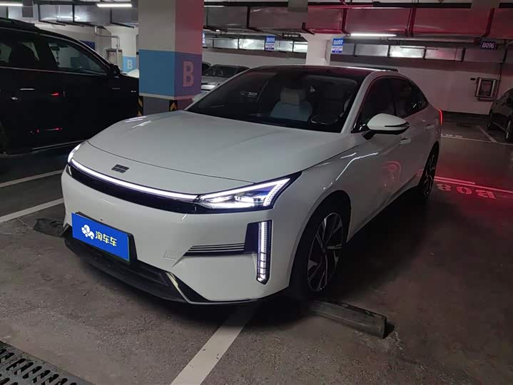 Photo 1 - Geely Galaxy L6