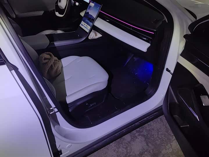 Photo 8 - Geely Galaxy L6