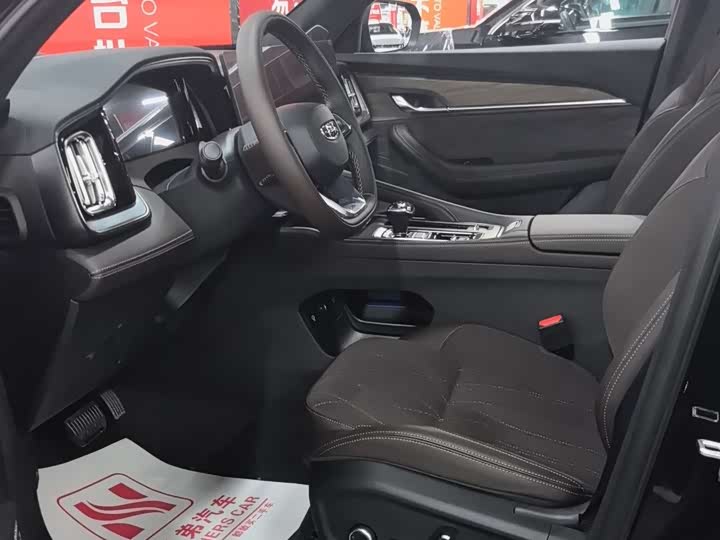 Фото 9 - Geely Monjaro