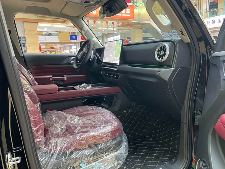 Фото 8 - Tank 300