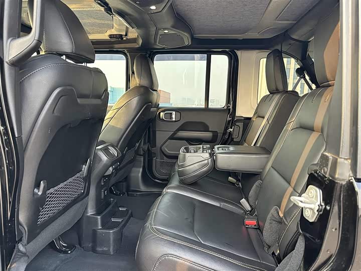 Фото 6 - Jeep Wrangler