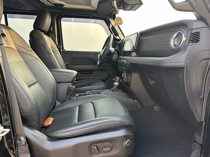 Фото 9 - Jeep Wrangler