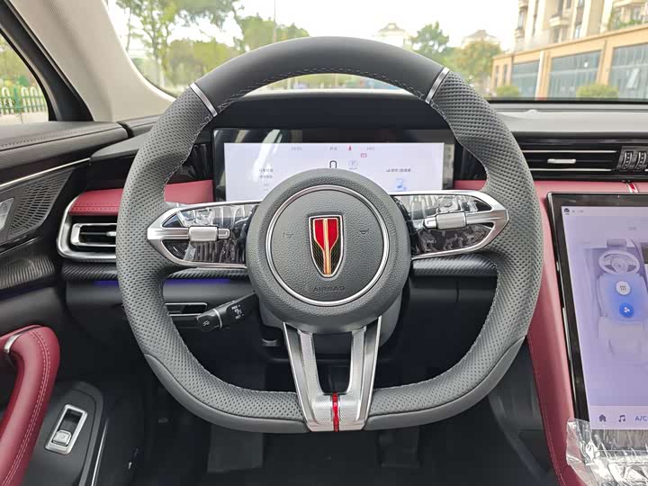 Фото 8 - Hongqi H5