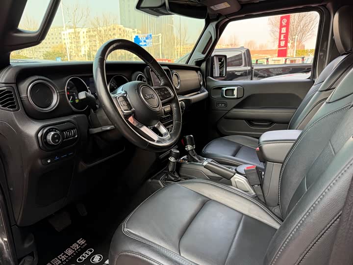 Фото 7 - Jeep Wrangler Hybrid