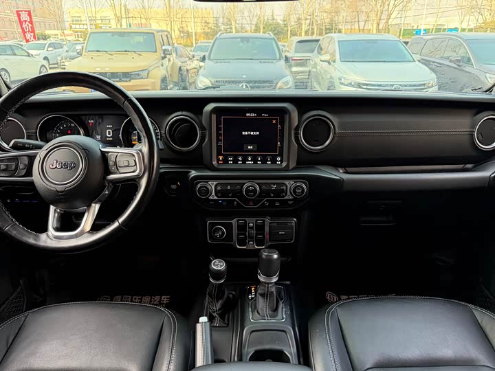 Фото 9 - Jeep Wrangler Hybrid