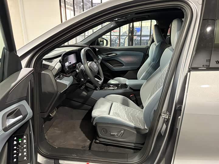 Фото 8 - Audi Q6L e-tron