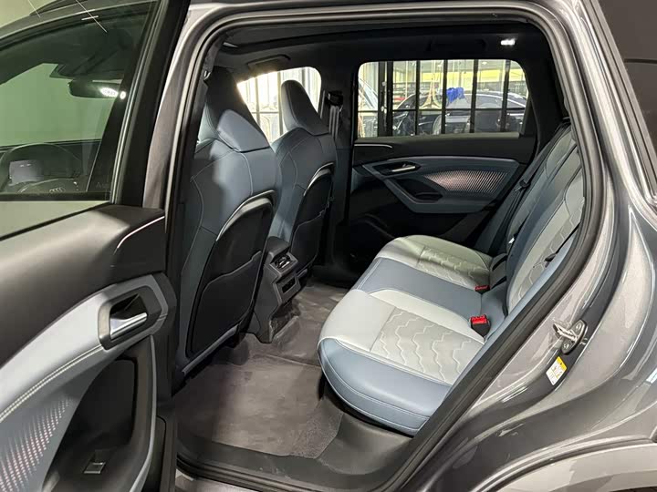 Фото 9 - Audi Q6L e-tron