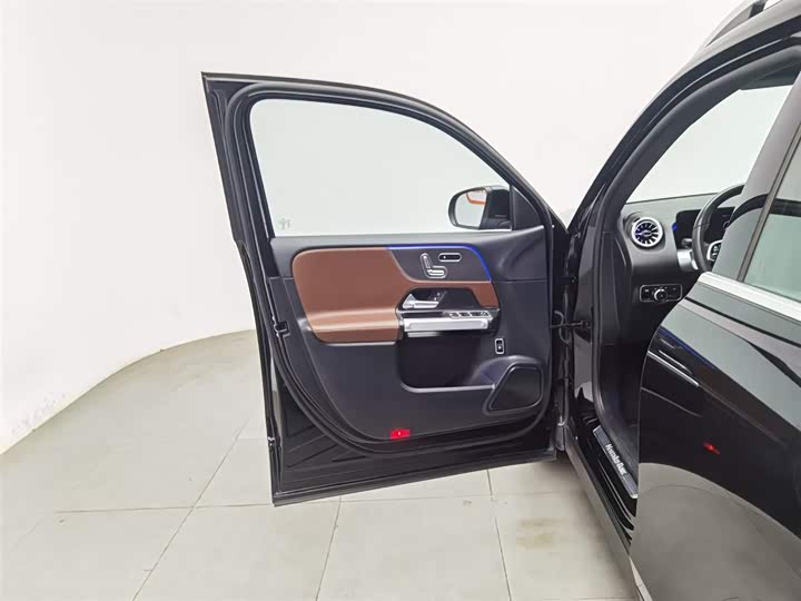 Фото 8 - Mercedes-Benz GLB-Class