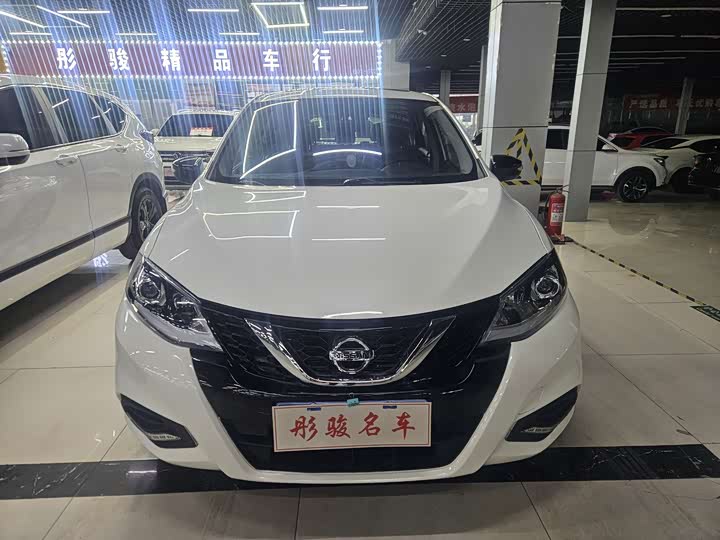 Фото 2 - Nissan Tiida