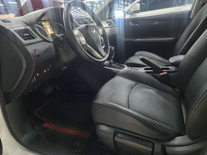 Фото 4 - Nissan Tiida