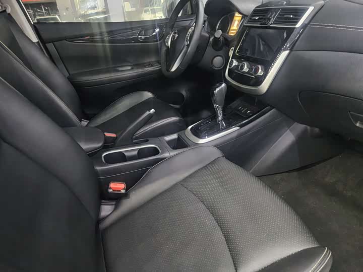 Фото 6 - Nissan Tiida