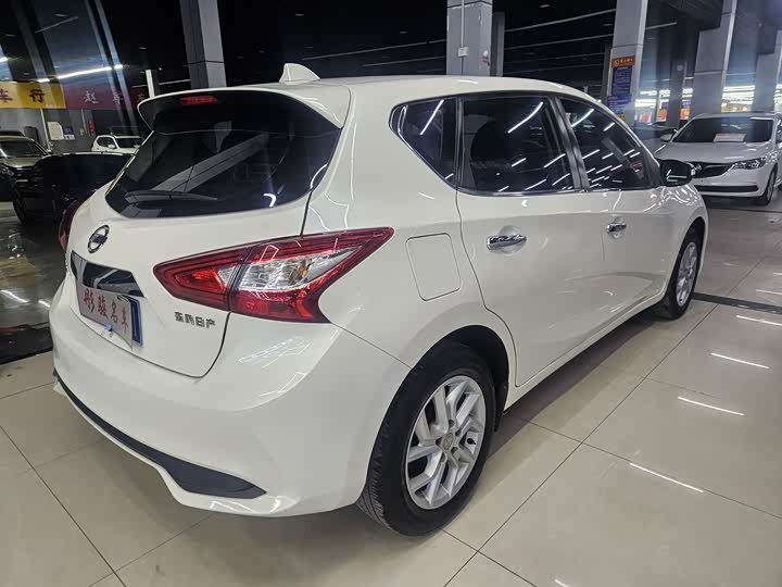 Фото 9 - Nissan Tiida