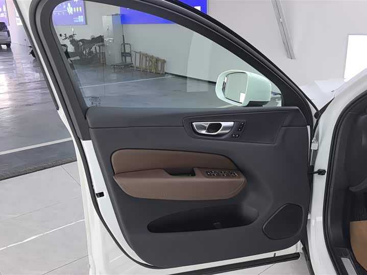 Photo 7 - Volvo XC60