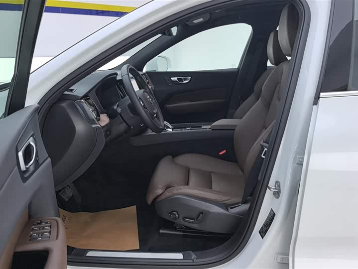 Photo 9 - Volvo XC60