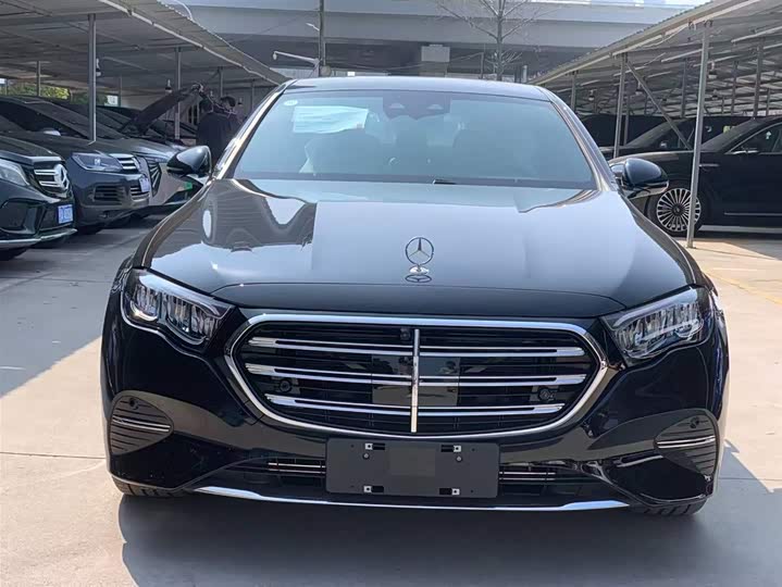 Фото 2 - Mercedes-Benz E-Class