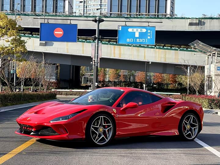 Photo 1 - Ferrari F8