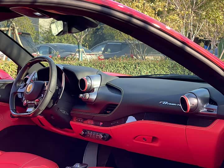 Photo 4 - Ferrari F8