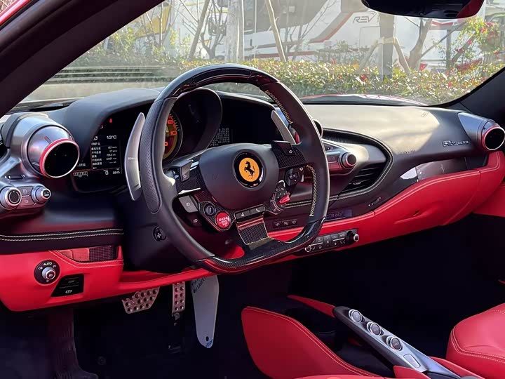 Photo 5 - Ferrari F8