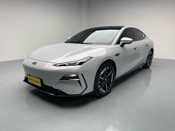 Photo 2 - Geely Galaxy E8