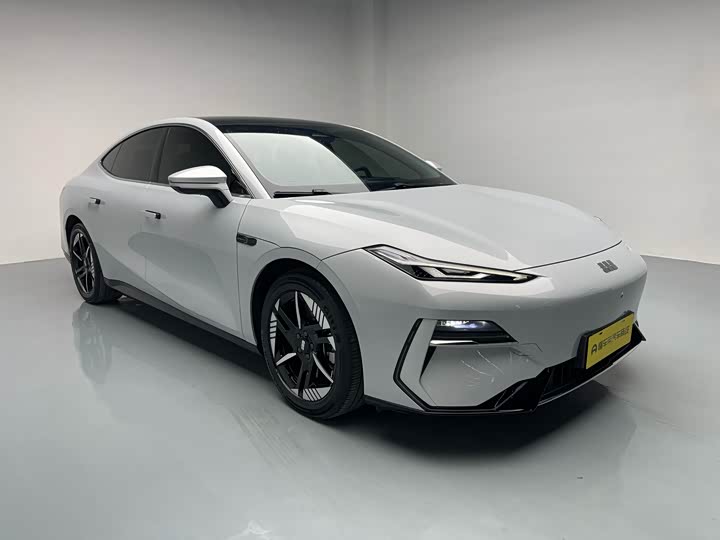 Photo 3 - Geely Galaxy E8