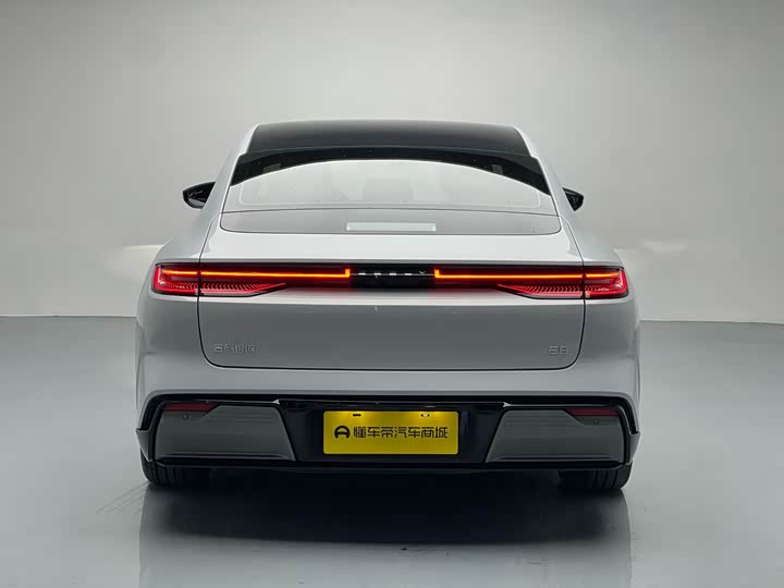 Photo 8 - Geely Galaxy E8