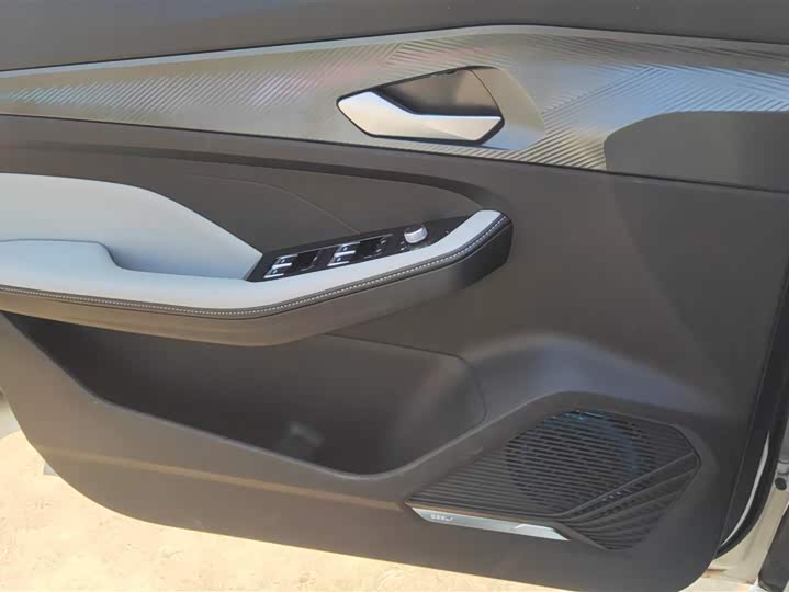 Фото 7 - Geely Binrui