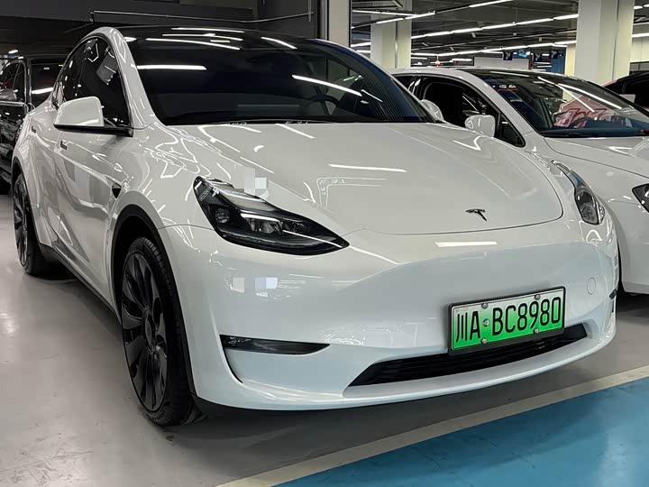 Фото 3 - Tesla Model Y