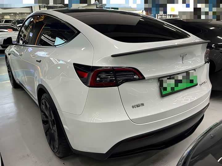 Фото 4 - Tesla Model Y