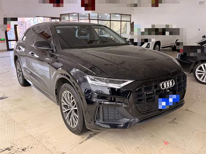 Фото 2 - Audi Q8