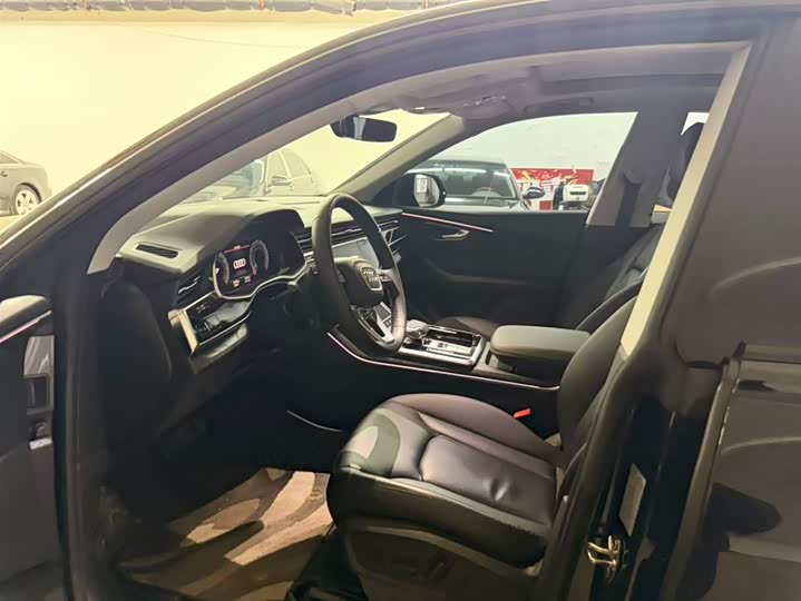 Фото 4 - Audi Q8