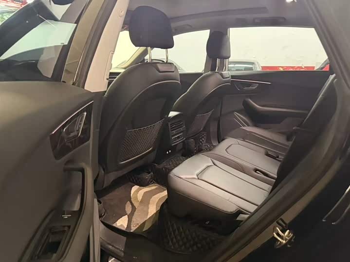 Фото 5 - Audi Q8