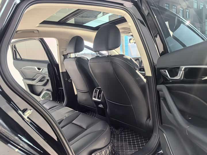 Фото 8 - Bestune B70