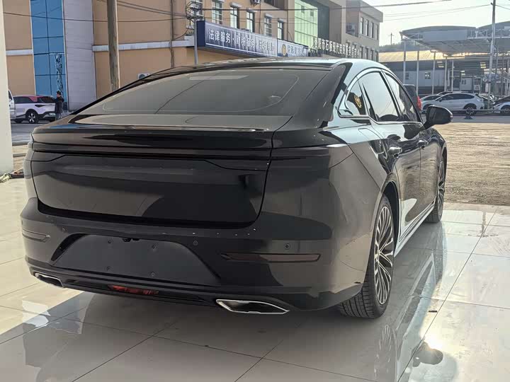 Фото 9 - Bestune B70